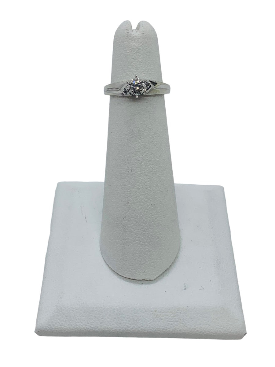10K White Gold Lady's Ring .04TCW/ 2.2g/Size 4