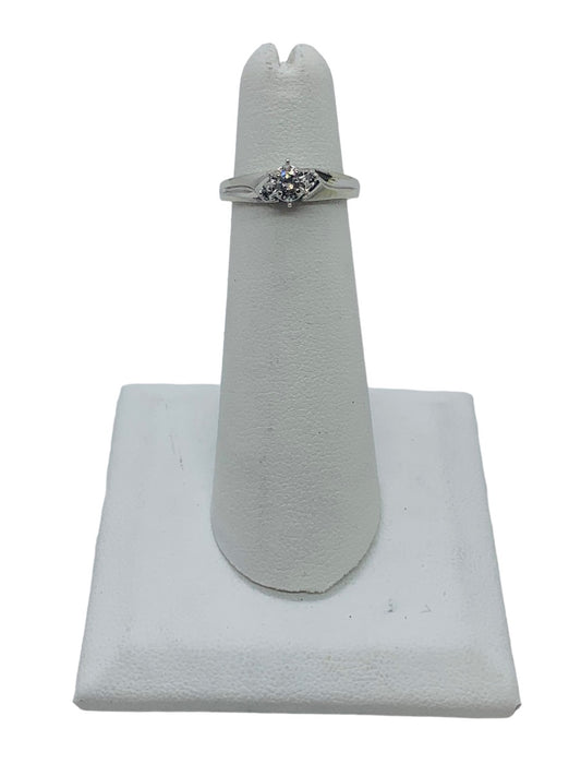 10K White Gold Lady's Ring .04TCW/ 2.2g/Size 4