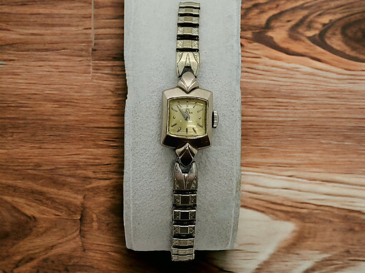Vintage 1950s Lady Omega 17 Jewelrs Wrist Watch 18k With Stretchy Band