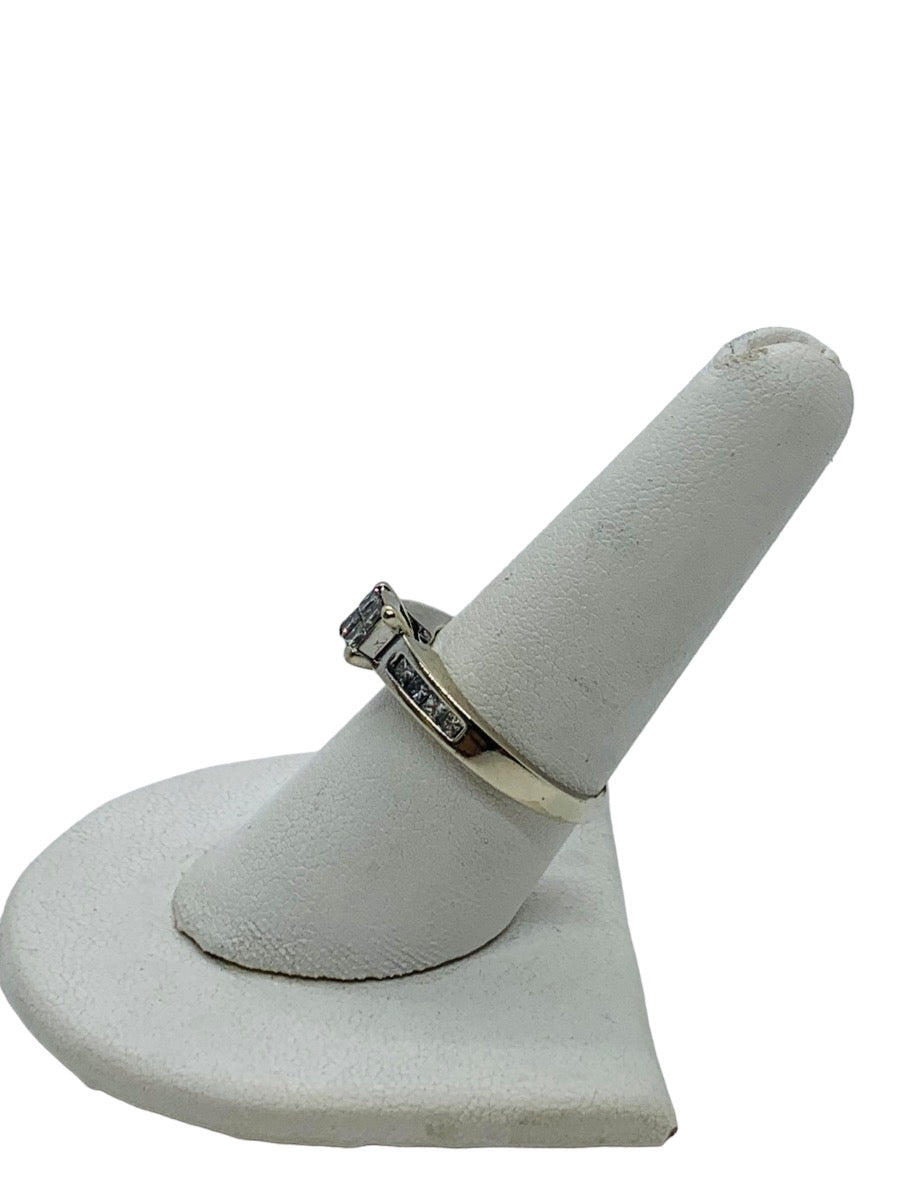 14K White Gold Lady's Ring 12 Dias | 0.80 CTW | 4.0g | Size 8.25