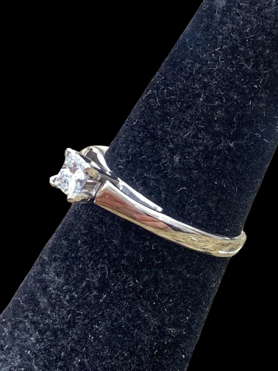 14K White Gold Diamond Solitaire Ring - 0.20tcw - Size 5.5 - 2.6g