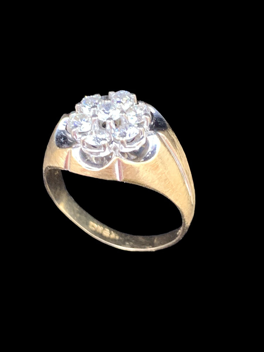 14K Gold Ring Diamond Flowered Shape - Size 9.25 - 4.9g