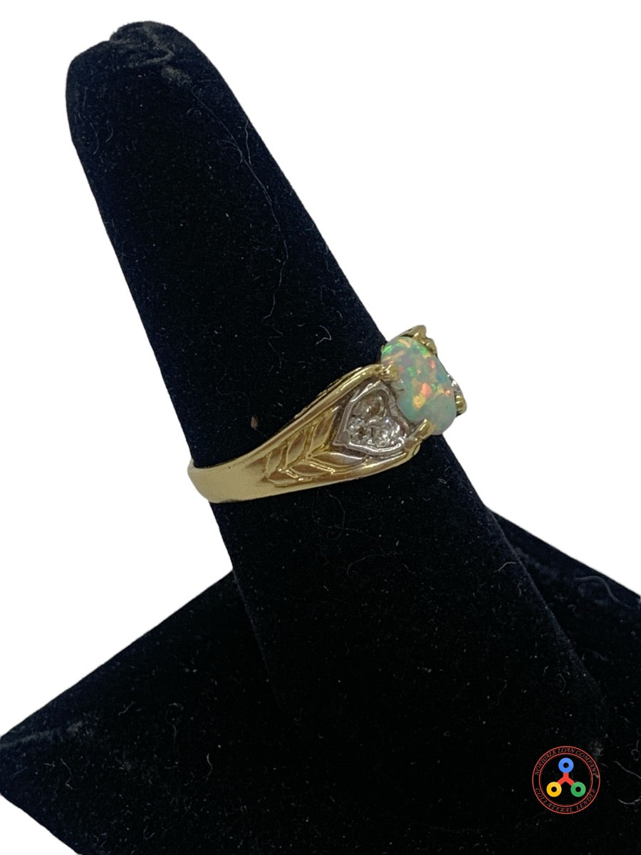 14K Yellow Gold Opal Lady's Ring 4.8g Size 7.75