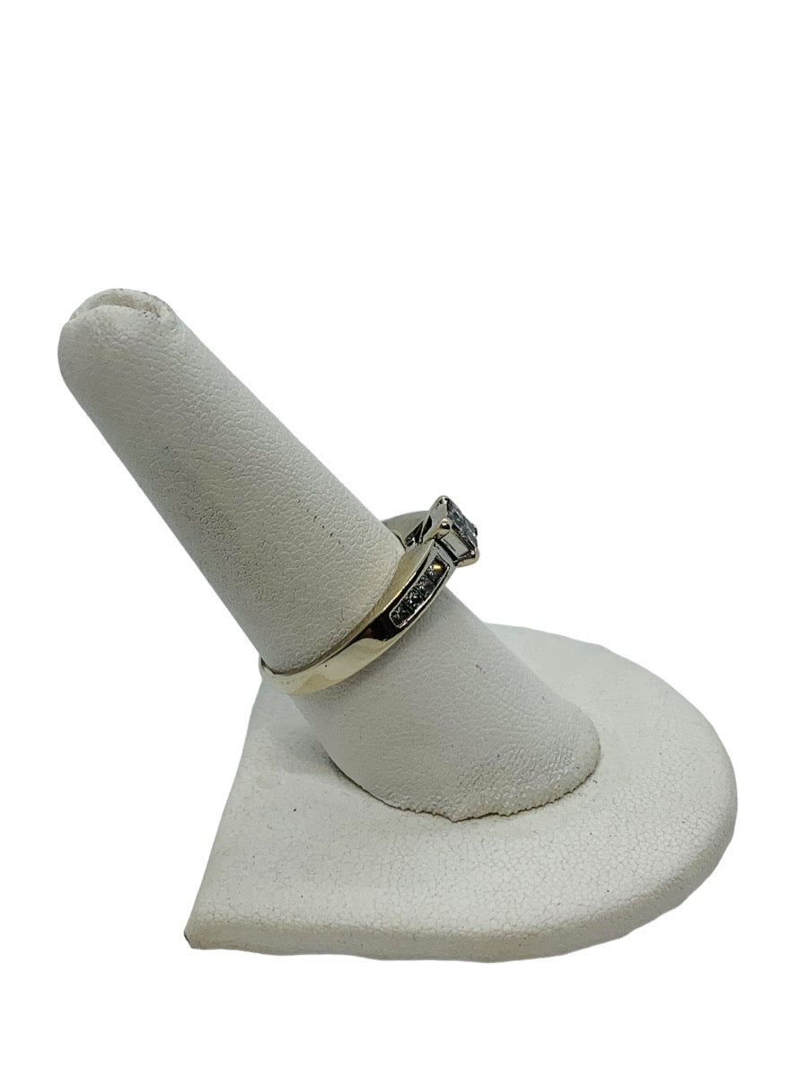 14K White Gold Lady's Ring 12 Dias | 0.80 CTW | 4.0g | Size 8.25