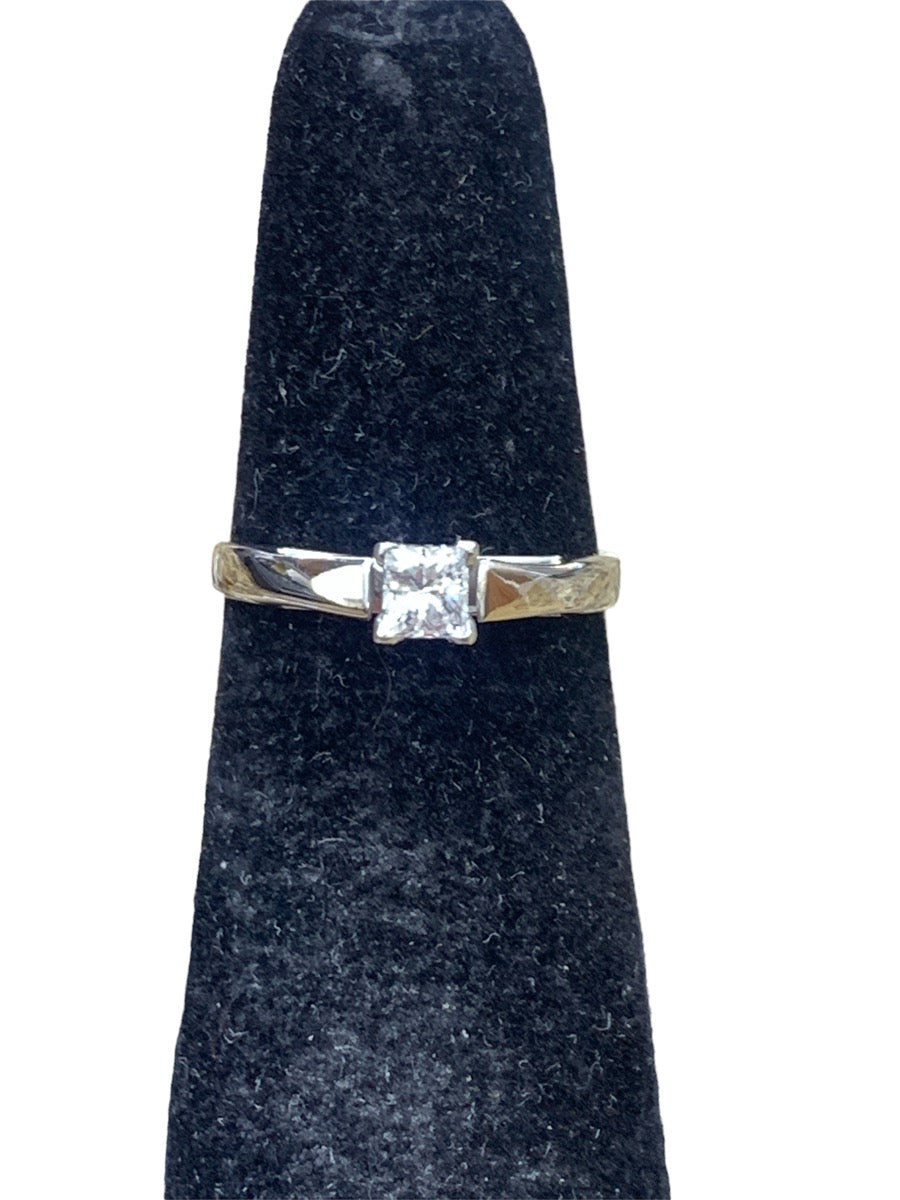 14K White Gold Diamond Solitaire Ring - 0.20tcw - Size 5.5 - 2.6g
