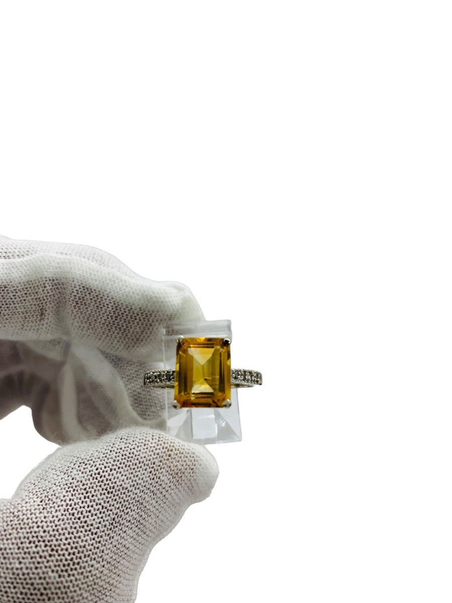 10K White Gold Diamond & Topaz Lady's Ring Size 7 | 2.7 Grams