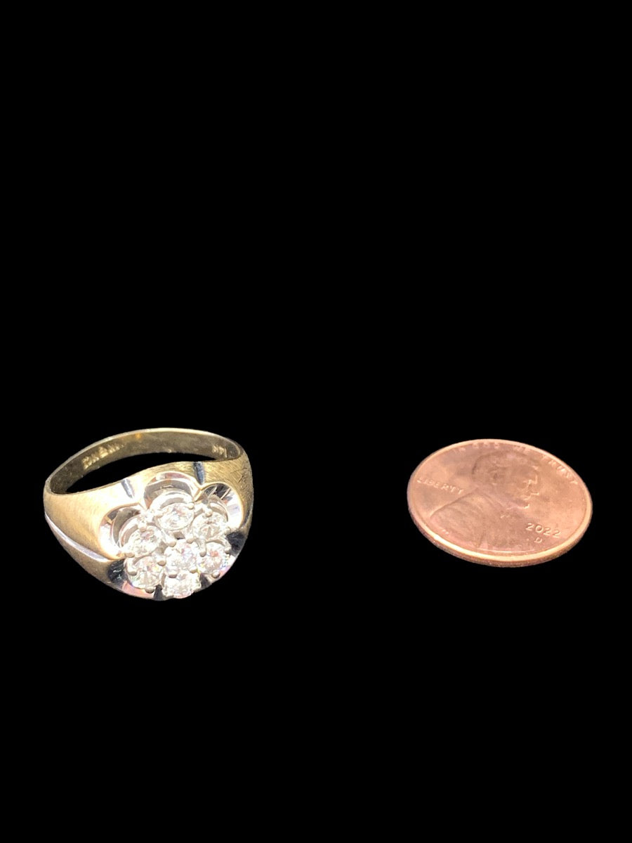 14K Gold Ring Diamond Flowered Shape - Size 9.25 - 4.9g