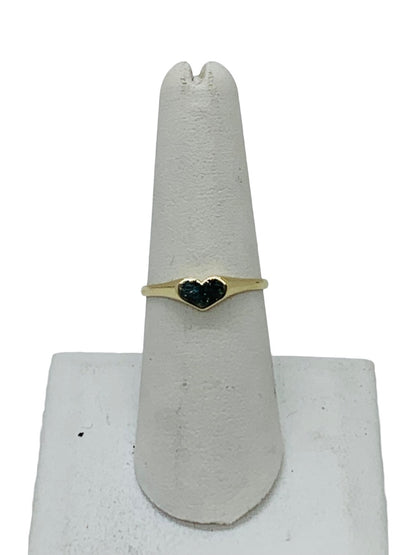 14K Yellow Gold Heart Design Ring Size 7 1/4 Weighs 1.2 Gr