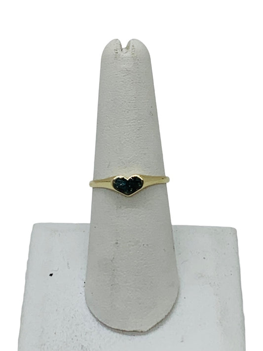 14K Yellow Gold Heart Design Ring Size 7 1/4 Weighs 1.2 Gr