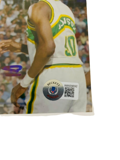 Autographed Vlade Divac Photo-Beckett (WW39632)