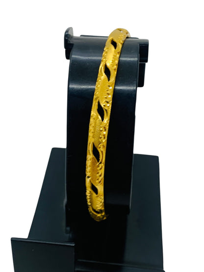 22K Yellow Gold Floral Motif Bangle Bracelet | Size 8 | 13.6g