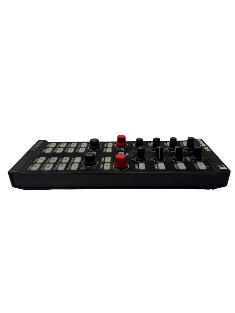 Native Intrument Traktor Kontrol X1 Protable DJ Controller