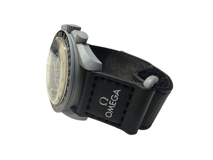 Omega Speedmaster Mission to the Moon Swatch Bioceramic 42mm S033M100