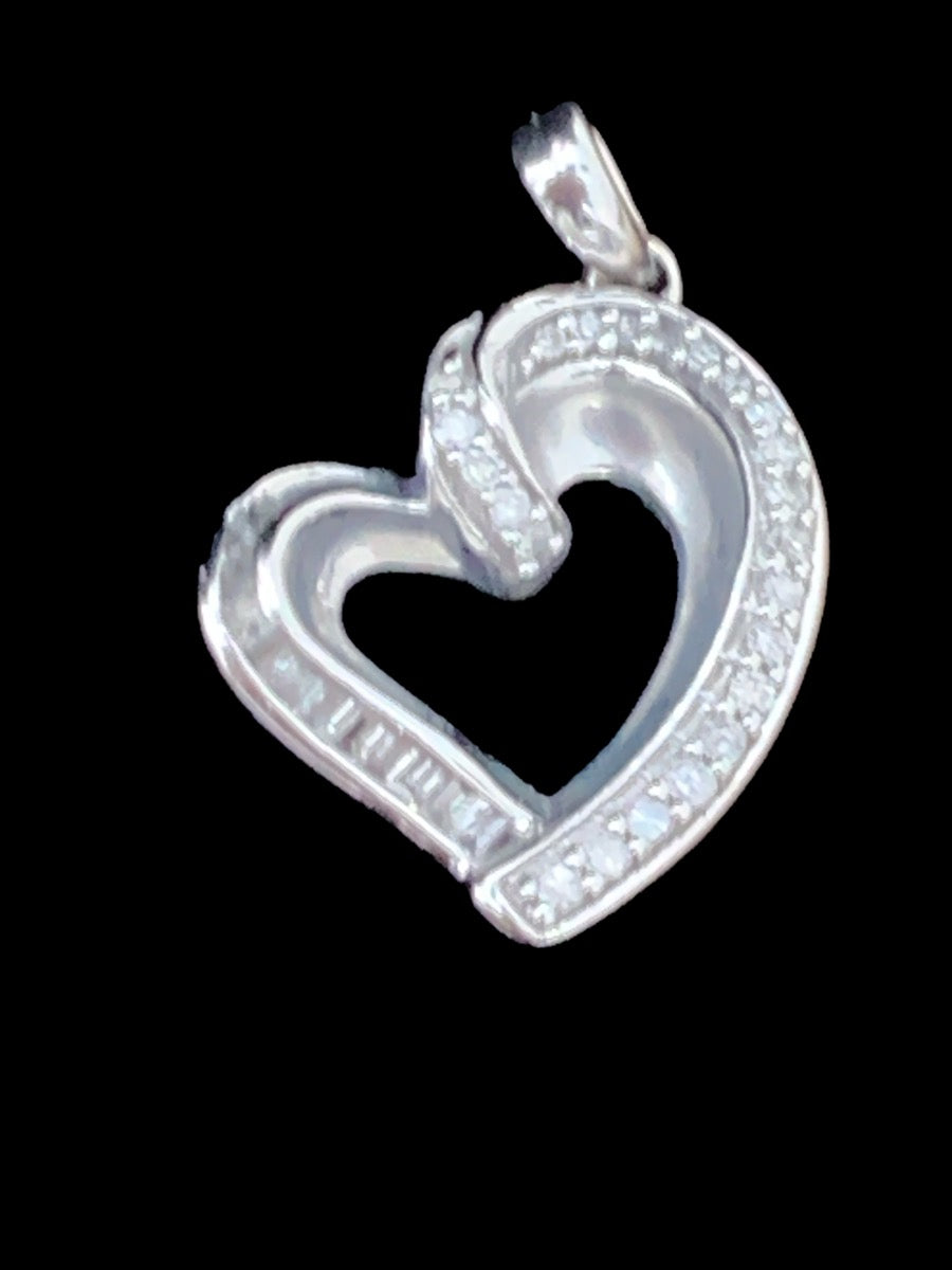 10K White Gold/Diamond Heart-Shaped Pendant - 0.20tcw - 2.6g