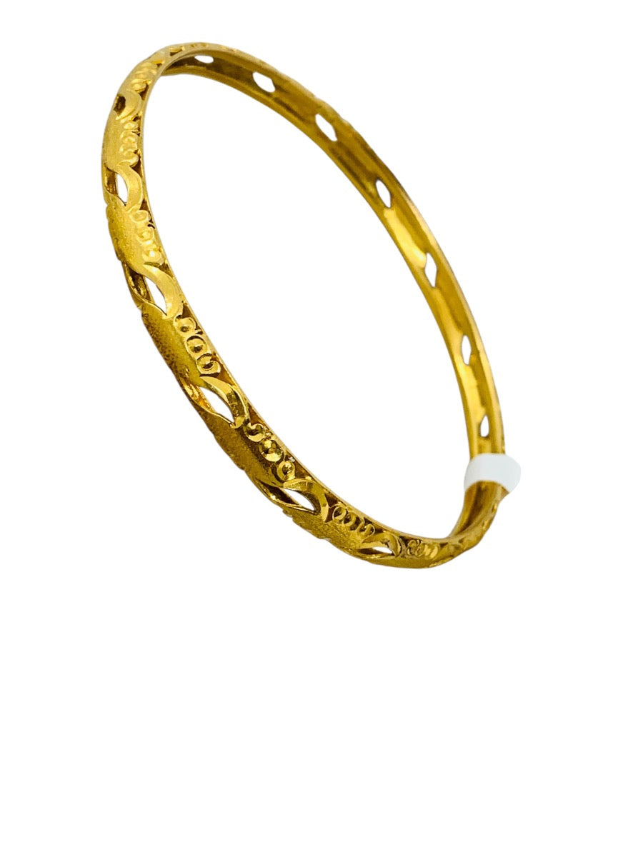 22K Yellow Gold Floral Motif Bangle Bracelet | Size 8 | 13.6g