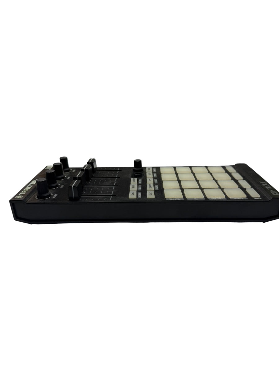 Native Instrument Traktor Kontrol F1 Portable DJ Controller 16 Pads