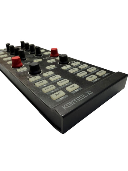 Native Intrument Traktor Kontrol X1 Protable DJ Controller