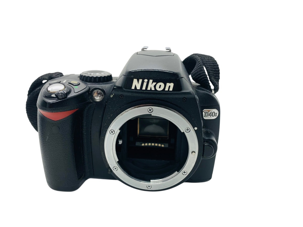 Nikon D40X Digital SLR Camera w/ Nikon DX AF-S Nikkor 18-55mm