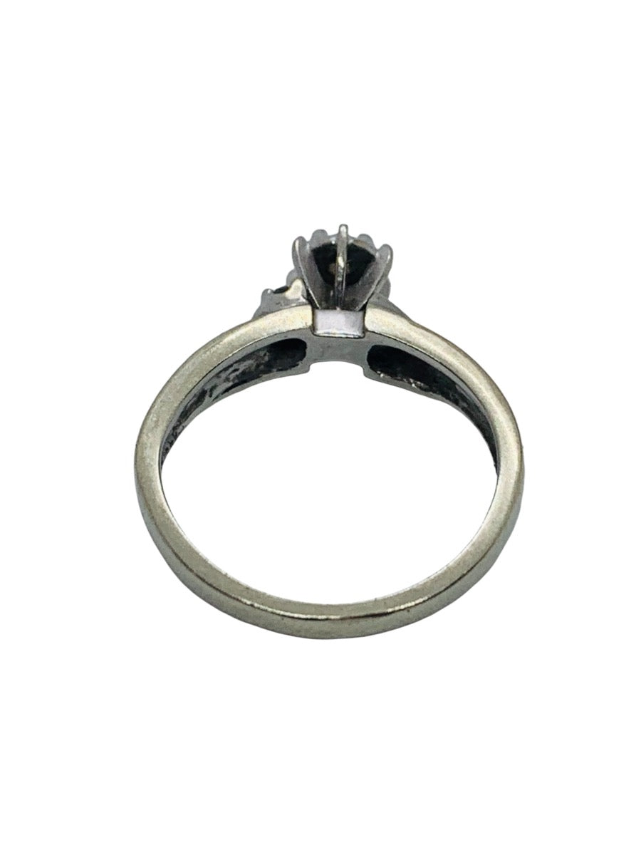 10K White Gold Lady's Ring .04TCW/ 2.2g/Size 4