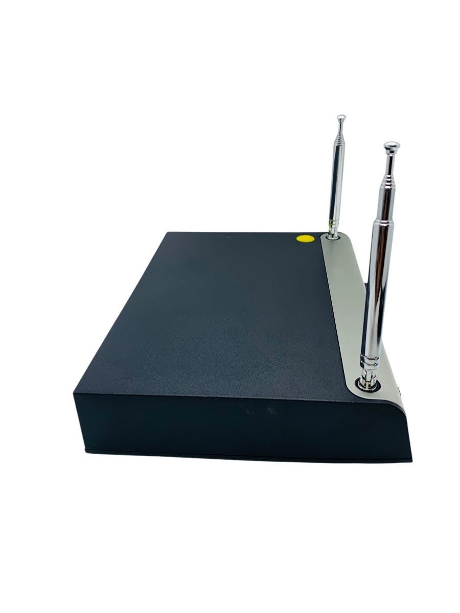 Shure VHF Diversity Receiver 202.200 MHz w/ Shure SM58 Microphone