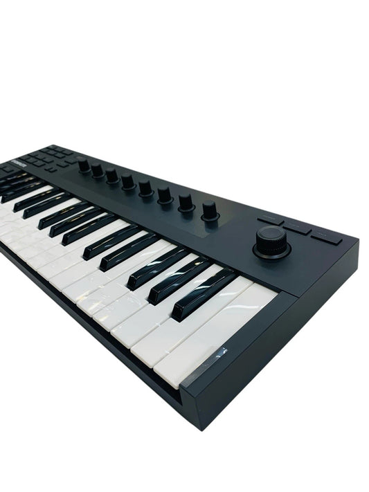 Native Instruments Komplete Kontrol M32 Compact Keyboard Controller